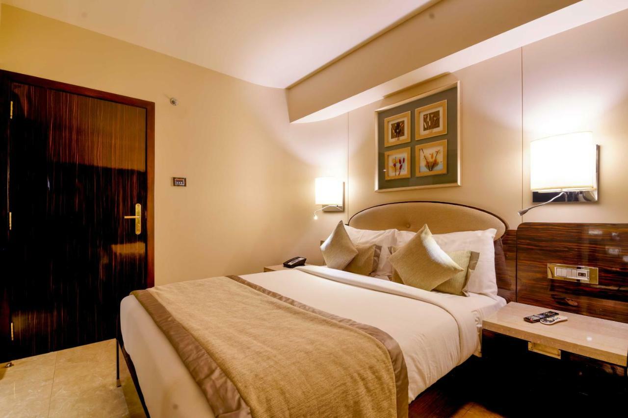 Sai Palace Grand, Malad Mumbai Exterior photo